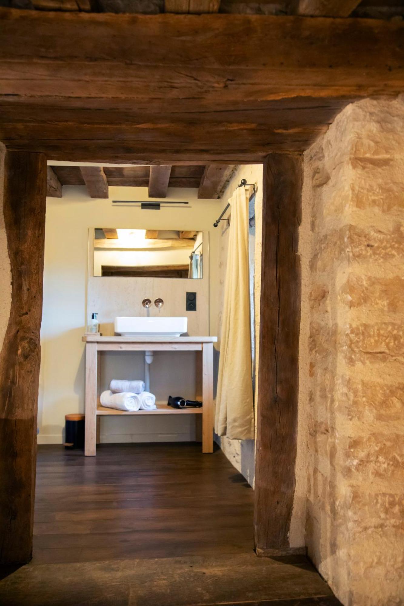 Chateauneuf Suites ภายนอก รูปภาพ