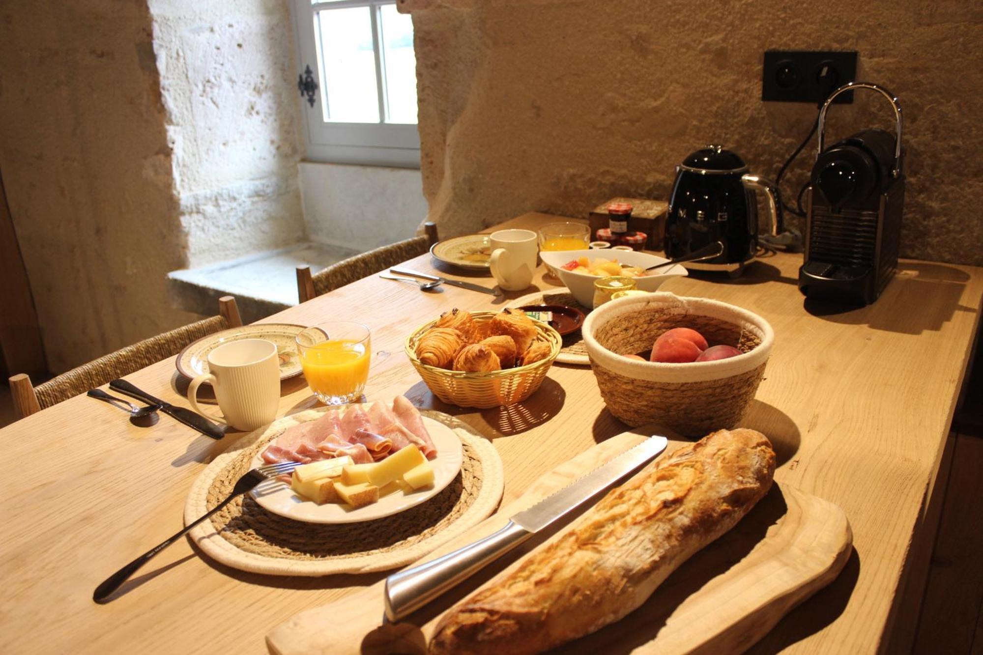 Chateauneuf Suites ภายนอก รูปภาพ