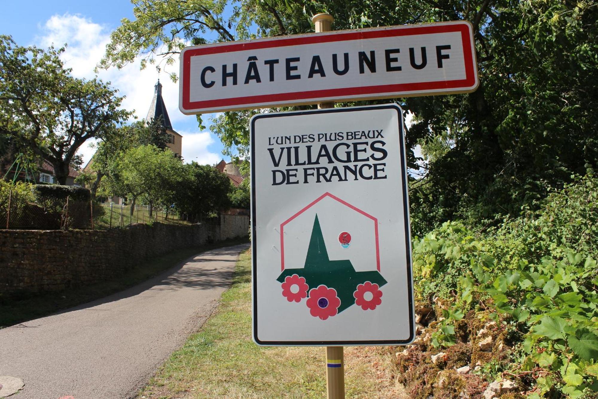 Chateauneuf Suites ภายนอก รูปภาพ