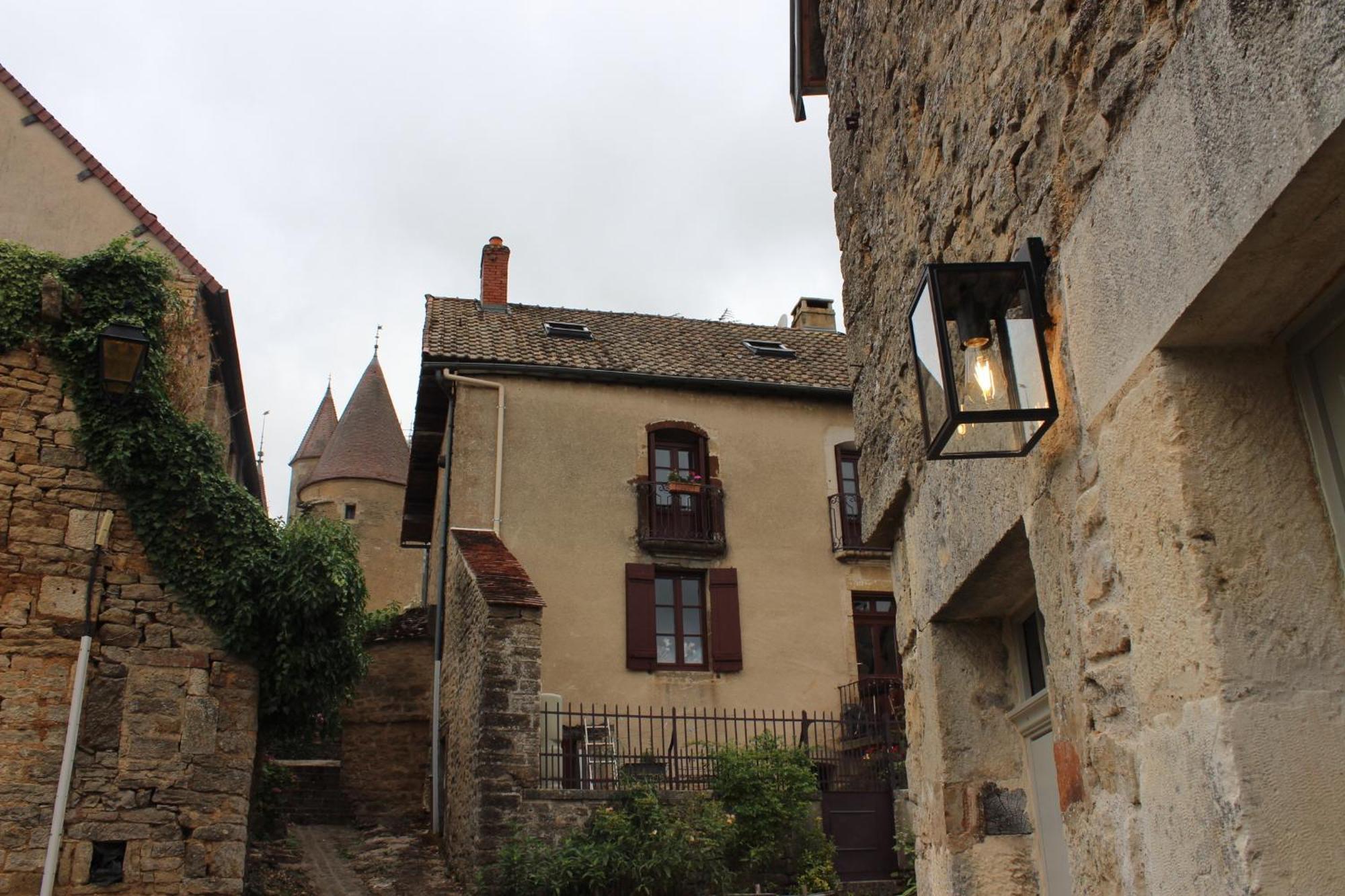 Chateauneuf Suites ภายนอก รูปภาพ