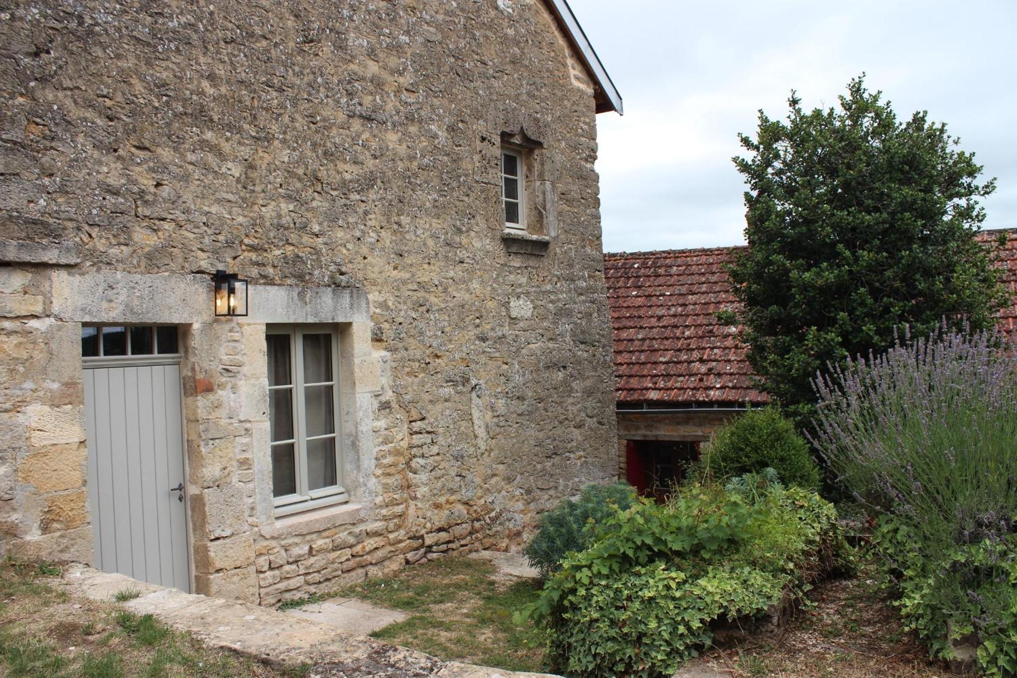 Chateauneuf Suites ภายนอก รูปภาพ