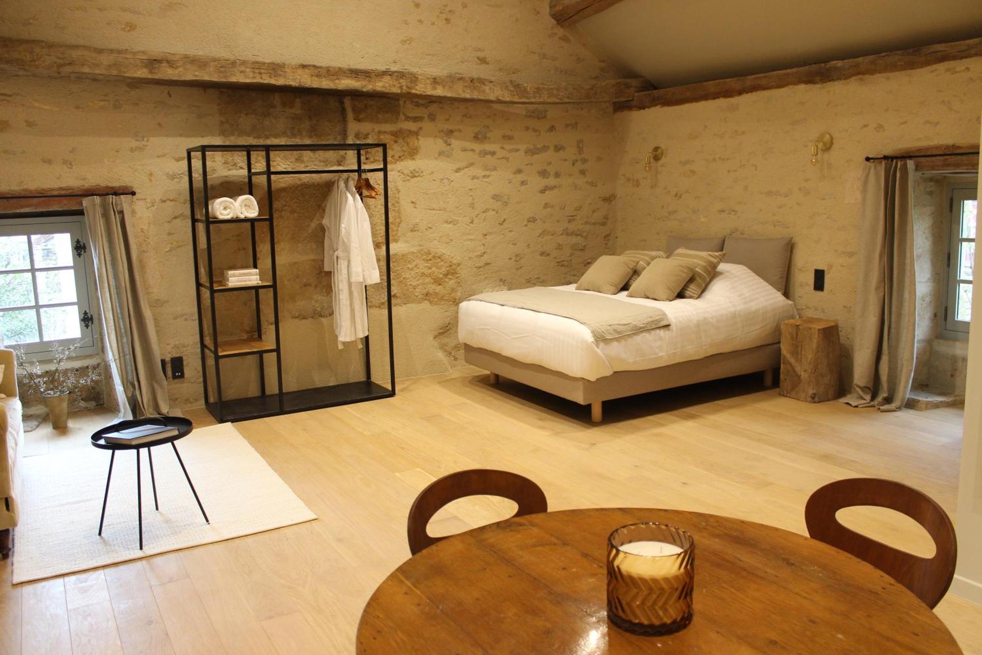 Chateauneuf Suites ภายนอก รูปภาพ