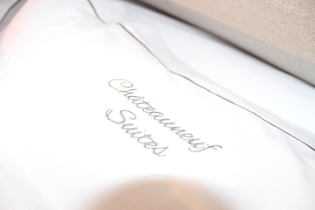 Chateauneuf Suites ภายนอก รูปภาพ