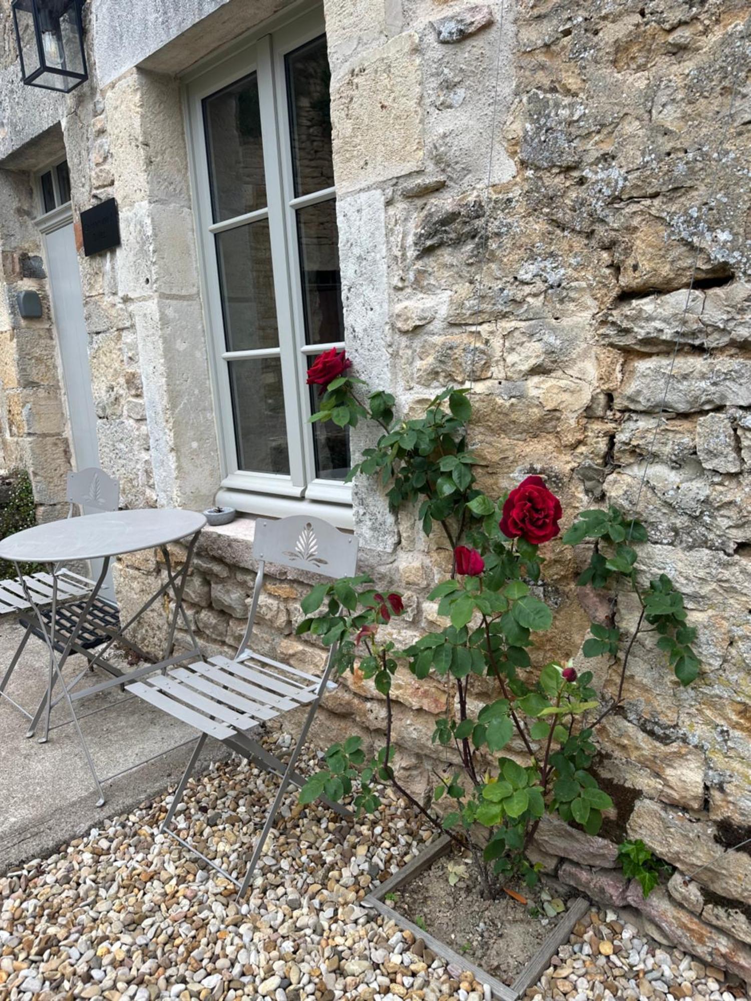 Chateauneuf Suites ภายนอก รูปภาพ